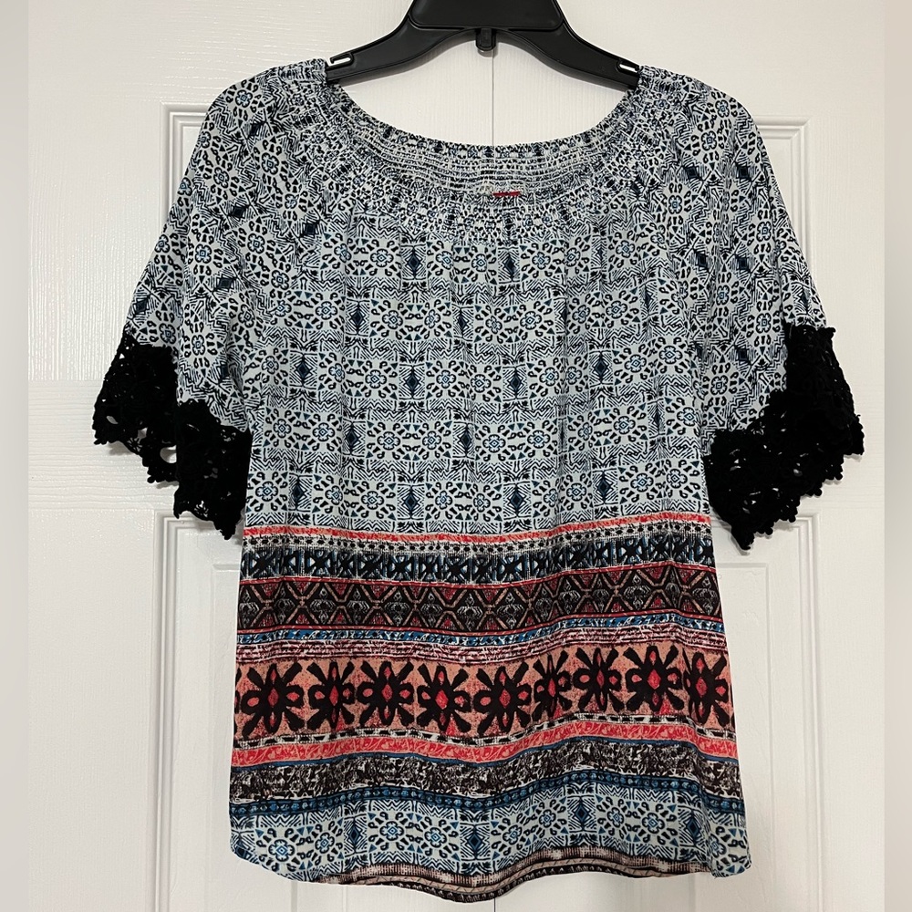 Red Camel Blouse, blue and white with multicolored bottom; size M